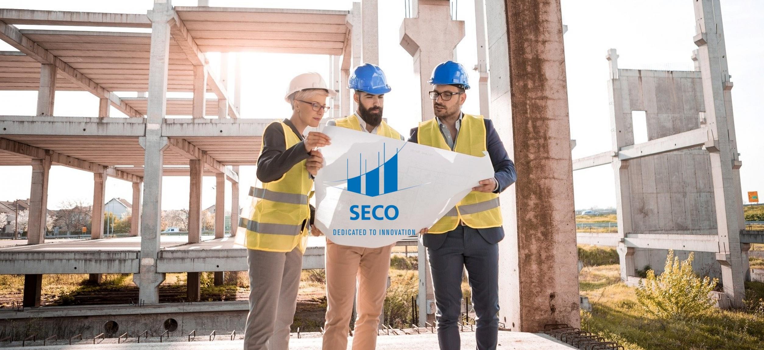 Ingénieurs SECO Luxembourg examinant des plans