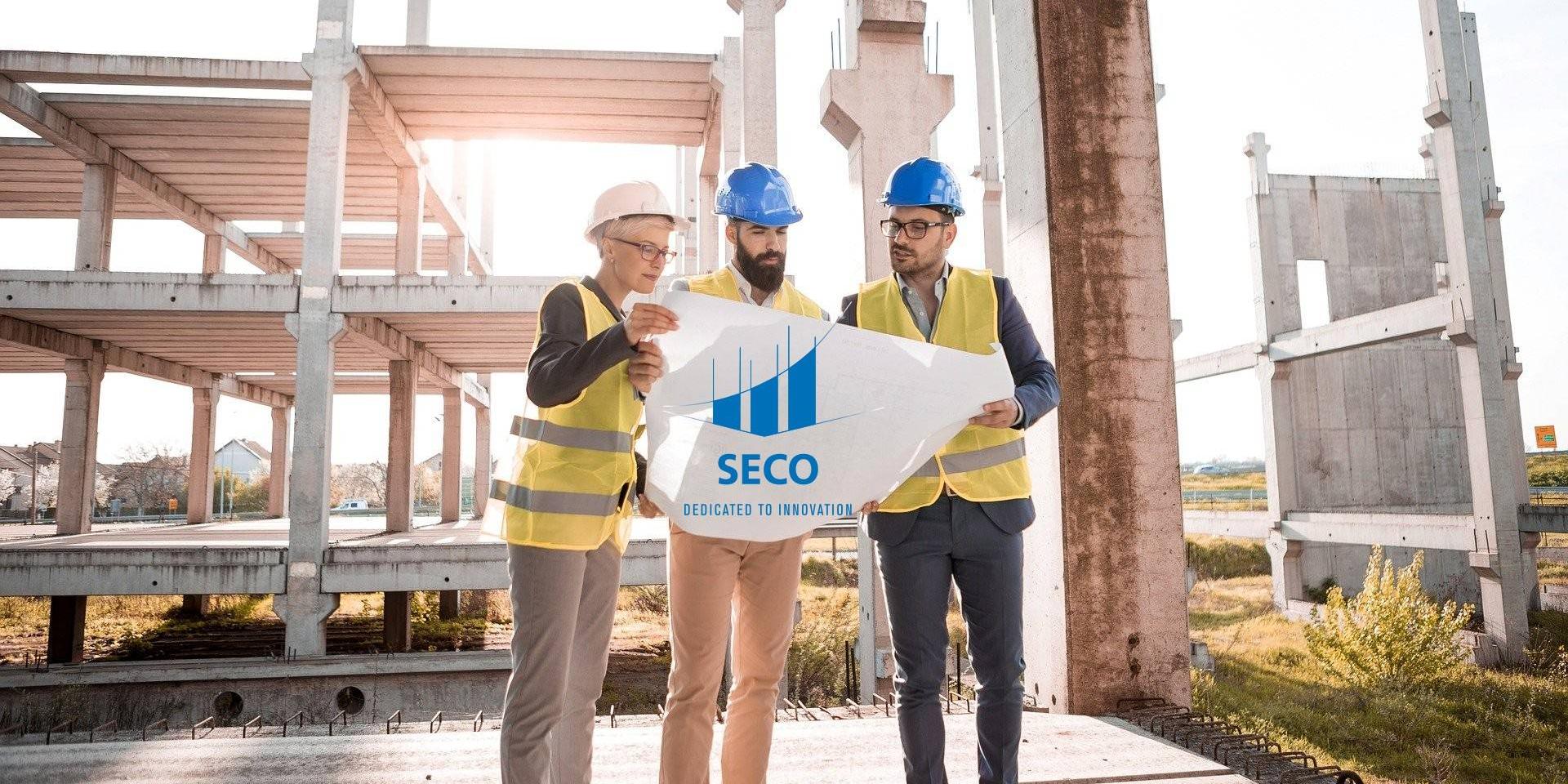 Ingénieurs SECO Luxembourg examinant des plans