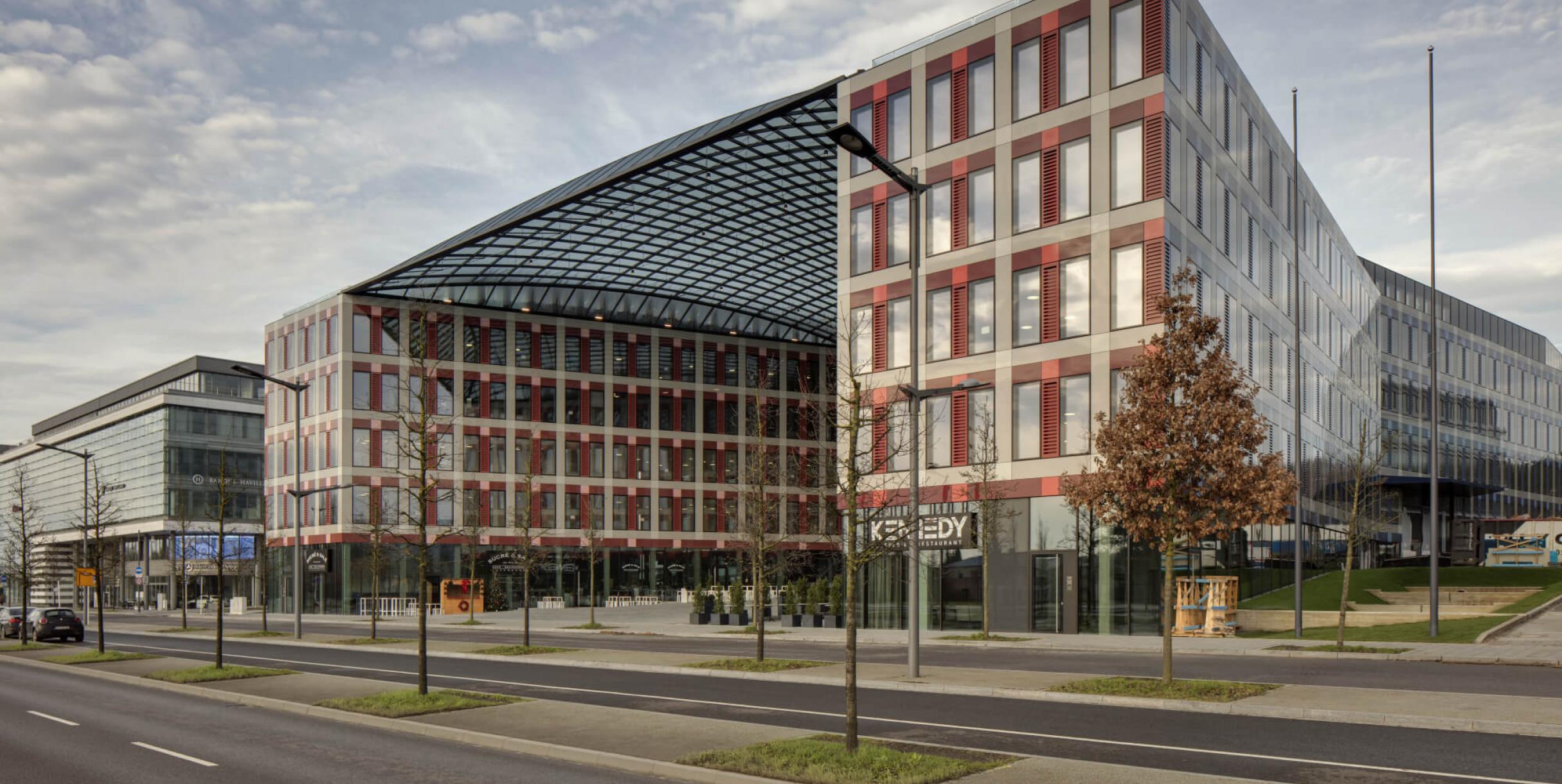 En tant que bureau de contrôle, le bâtiment d'Ernest & Young, Luxembourg, est une de nos références concernant nos missions de contrôle technique en vue d'une assurance biennale et décennale